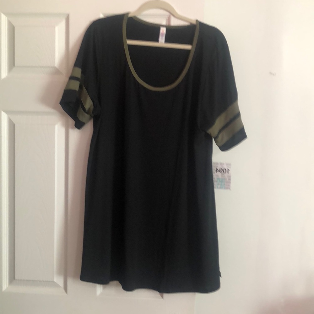 LulaRoe perfect T